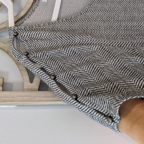 Black and white Chevron lacey top - Picture 2 of 3